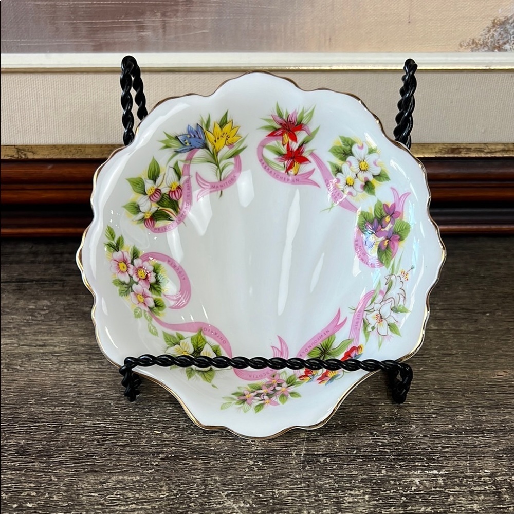 Vintage Royal Albert Canadian Emblems Bone China Bowl